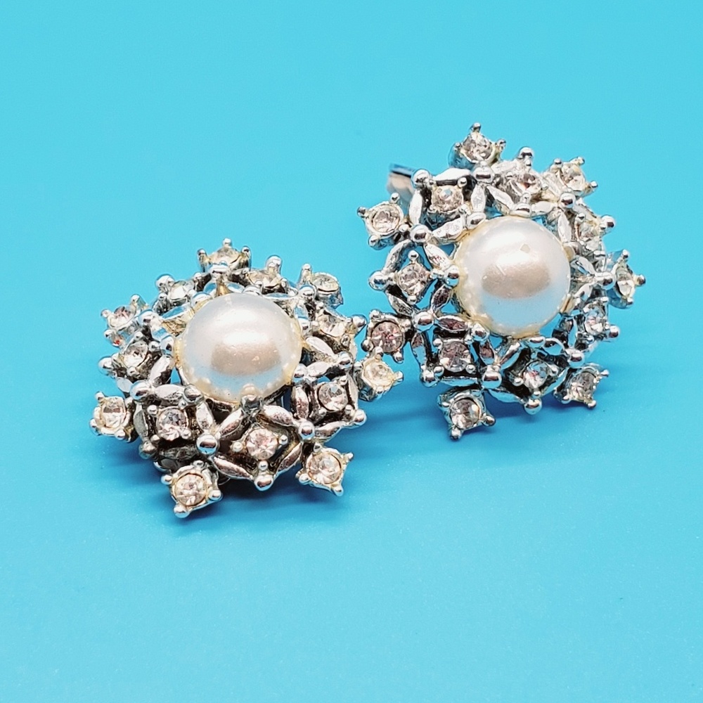 VINTAGE Sarah Coventry pearl rhinestone clips silver tone prom wedding - Picture 2 of 5